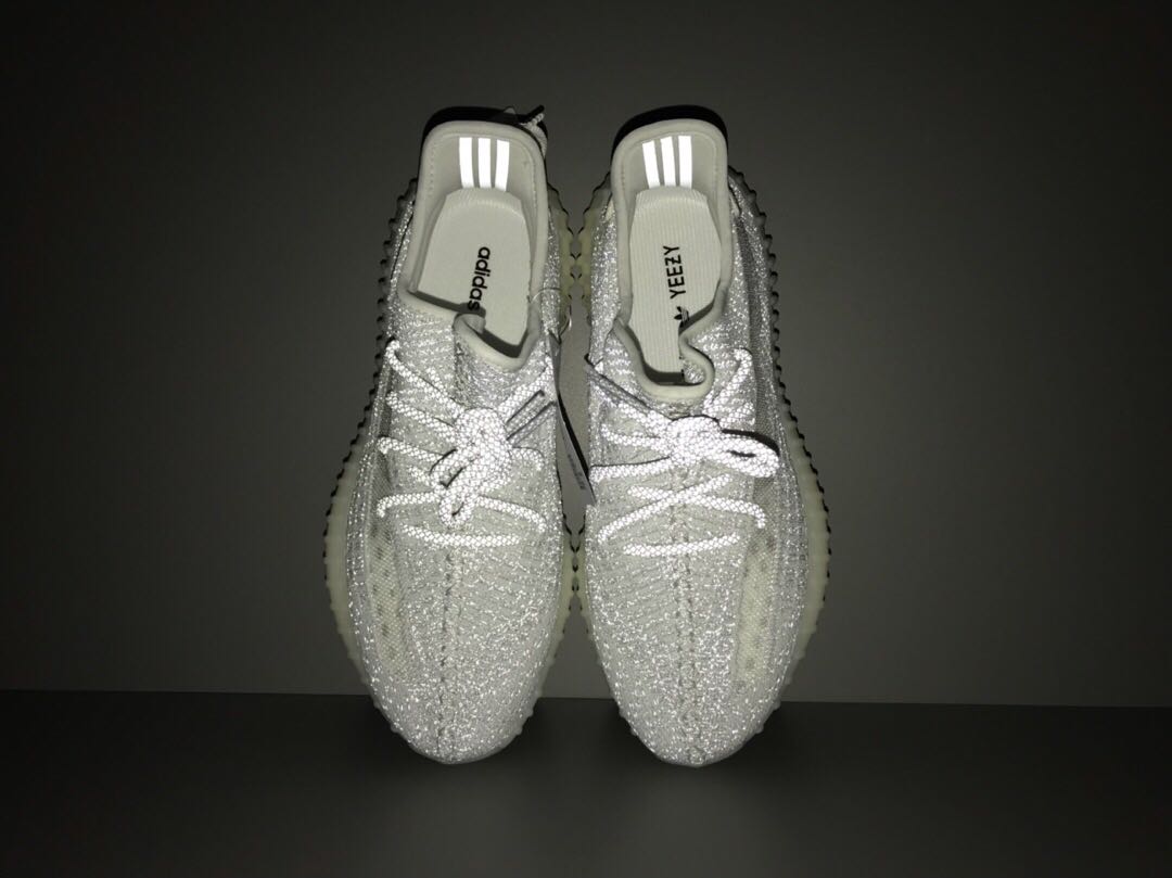 C n c nh ph i mu m i nh t c a adidas YEEZY Boost 350v2 Static